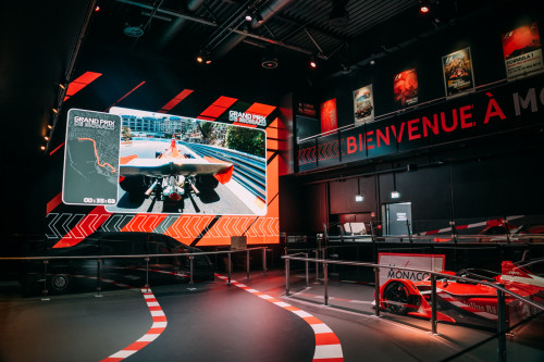 In der Silver Star Halle sind originale Rennfahrzeugen aus der Sammlung von Albert II. ausgestellt